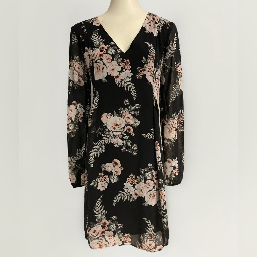 BCBGeneration Medium floral flowy sheer sleeve bow tie v-neck lined dress